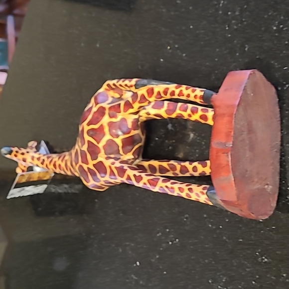 🦒Wood Giraffe Sculpture - Picture 7 of 10